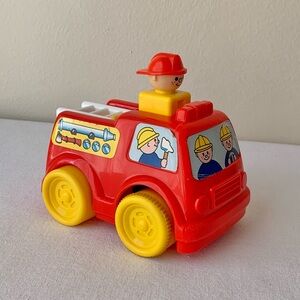 1989 Vintage Shelcore Little People Press ‘n Go Firefighter Firetruck Toy Truck